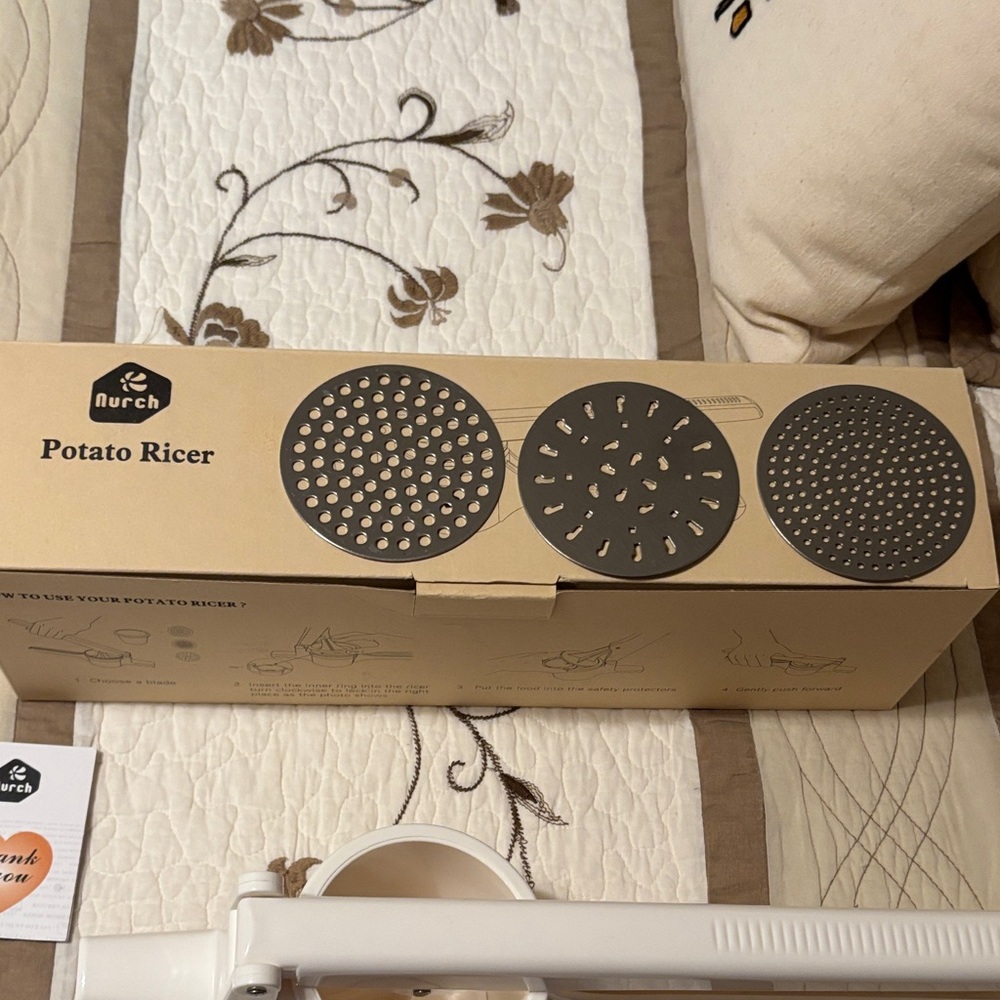 White Potato Ricer with Interchangeable Discs - Picture 3 of 3
